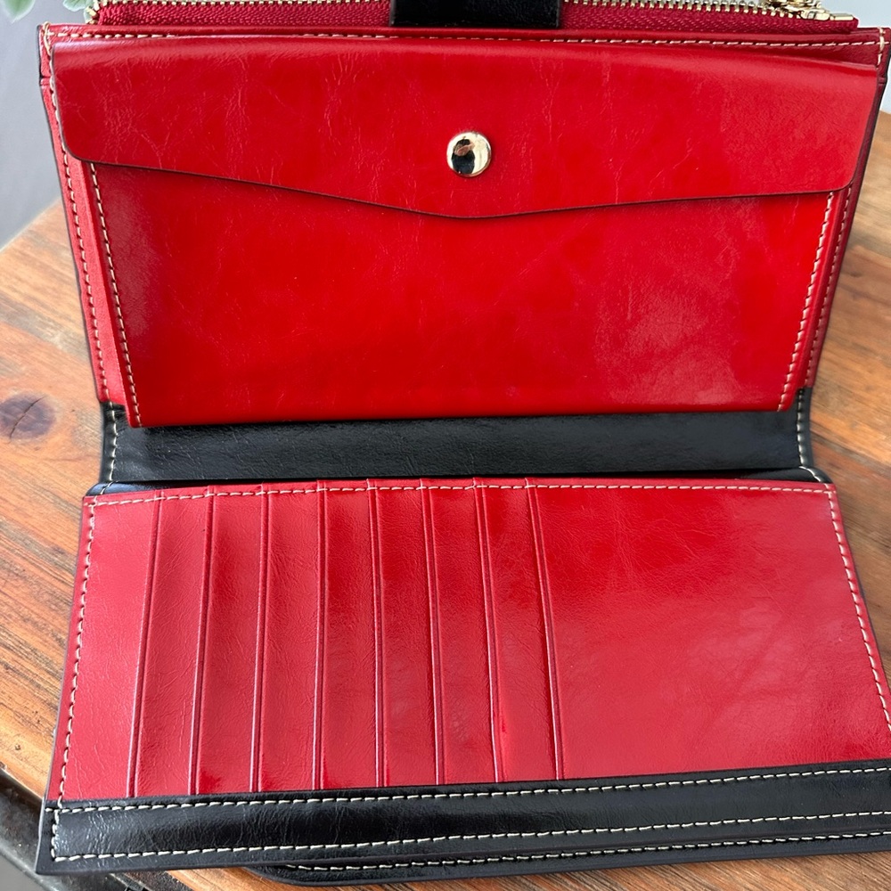 NWOT Beautiful soft leather wallet